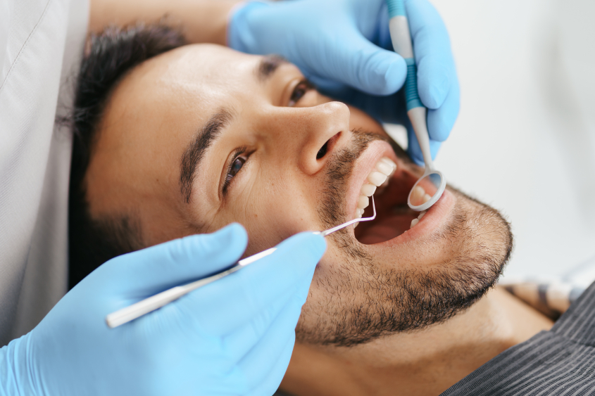 Sorriso Limpo, Saúde Fortalecida: Os Benefícios de uma Limpeza Dental Profissional